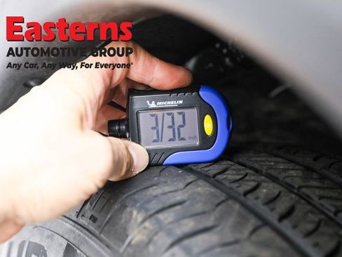 Used 2022 Nissan Rogue SV image 29