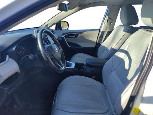 Used 2019 Toyota RAV4 XLE Premium image 9