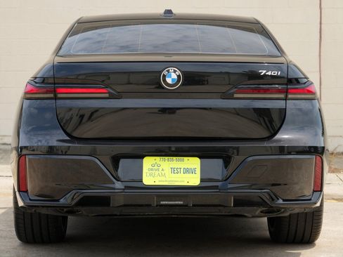 Used 2023 BMW 740i w/ Executive Package RWD image 11