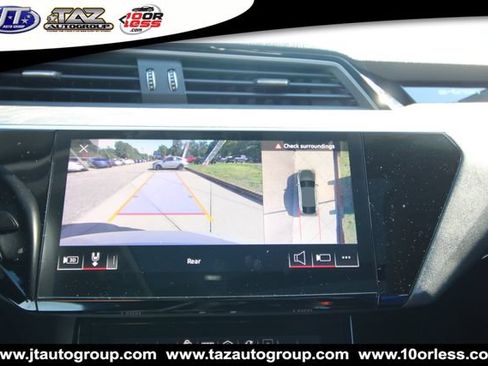 Used 2022 Audi e-tron Premium Plus w/ Premium Plus Package AWD/4WD image 24