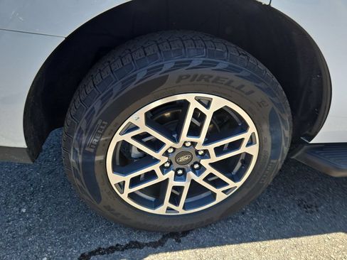 Used 2025 Ford Expedition Active AWD/4WD image 2
