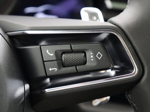 Used 2025 Porsche Macan image 31