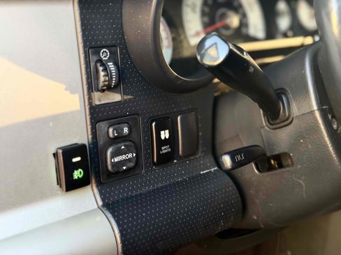 Used 2007 Toyota FJ Cruiser 4WD image 16