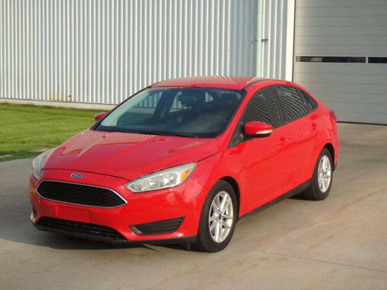 Used 2017 Ford Focus SE FWD image 2