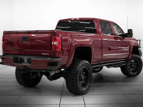 Used 2018 GMC Sierra 2500 Denali w/ Duramax Plus Package AWD/4WD image 9