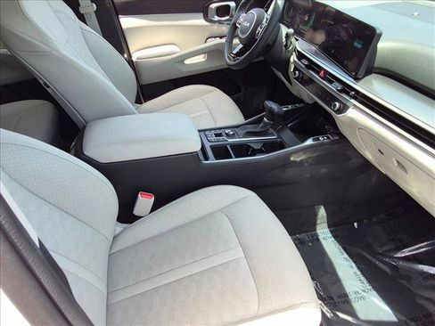 Used 2025 Kia Sorento S FWD image 19