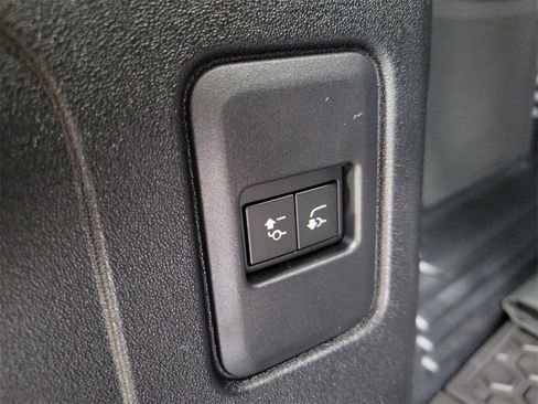 New 2025 Land Rover Defender 110 X-Dynamic SE image 30