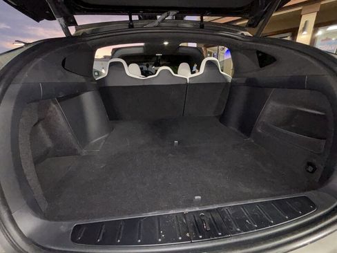 Used 2022 Tesla Model X image 19