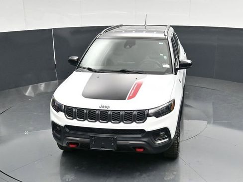Used 2025 Jeep Compass Trailhawk AWD/4WD image 46