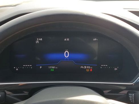 Used 2024 Volkswagen Tiguan SE R-Line image 27