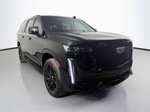 Used 2024 Cadillac Escalade ESV Sport Platinum w/ LPO, ONYX Package AWD/4WD image 3