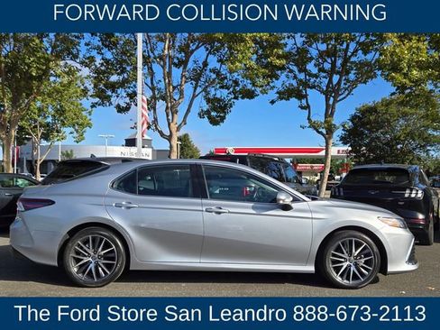 Used 2022 Toyota Camry XLE image 10