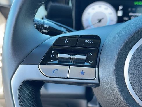 Used 2025 Hyundai Elantra SEL image 18