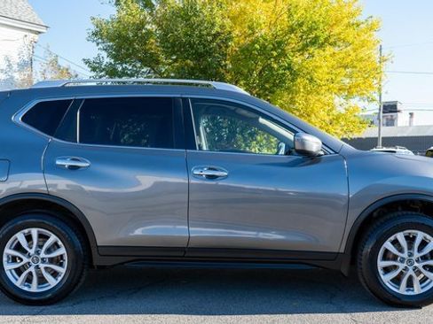 Used 2019 Nissan Rogue SV image 5