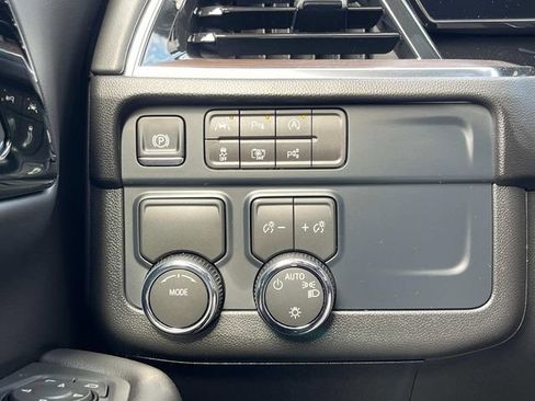New 2026 Chevrolet Suburban LS RWD image 32