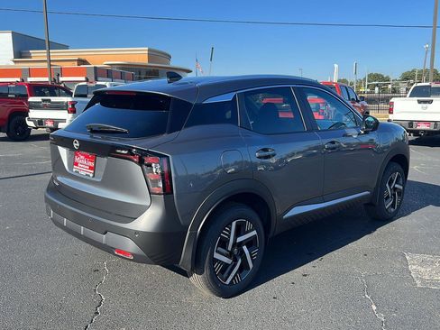 New 2026 Nissan Kicks SV w/ SV Premium Package image 3