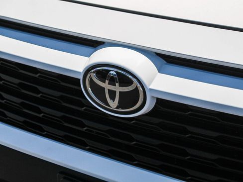 Certified 2025 Toyota RAV4 XLE w/ Convenience Package FWD image 24