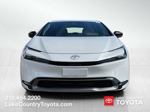 Used 2026 Toyota Prius XLE FWD image 8