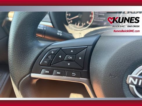 Used 2025 Nissan Altima 2.5 SV FWD image 17
