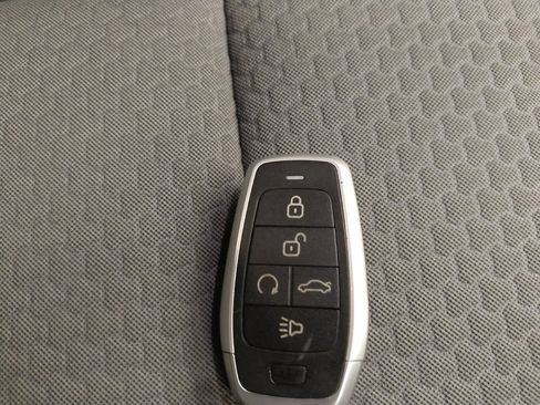 Used 2019 Ford Escape SE image 32