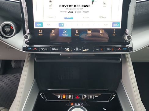 New 2026 Jeep Grand Wagoneer L 2WD image 41