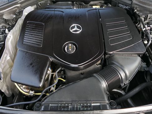 Used 2025 Mercedes-Benz GLC 350e 4MATIC image 30