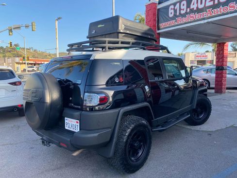 Used 2014 Toyota FJ Cruiser 4WD w/ Upgrade Package image 4