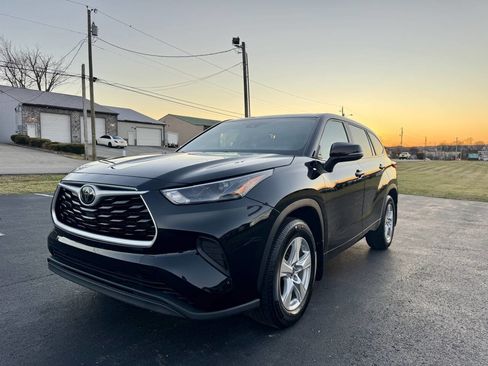 Used 2023 Toyota Highlander L image 2