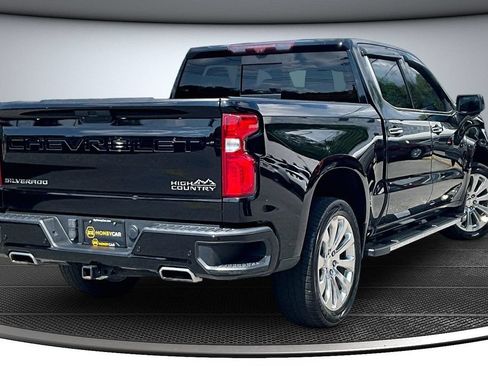 Used 2022 Chevrolet Silverado 1500 High Country w/ Technology Package AWD/4WD image 6