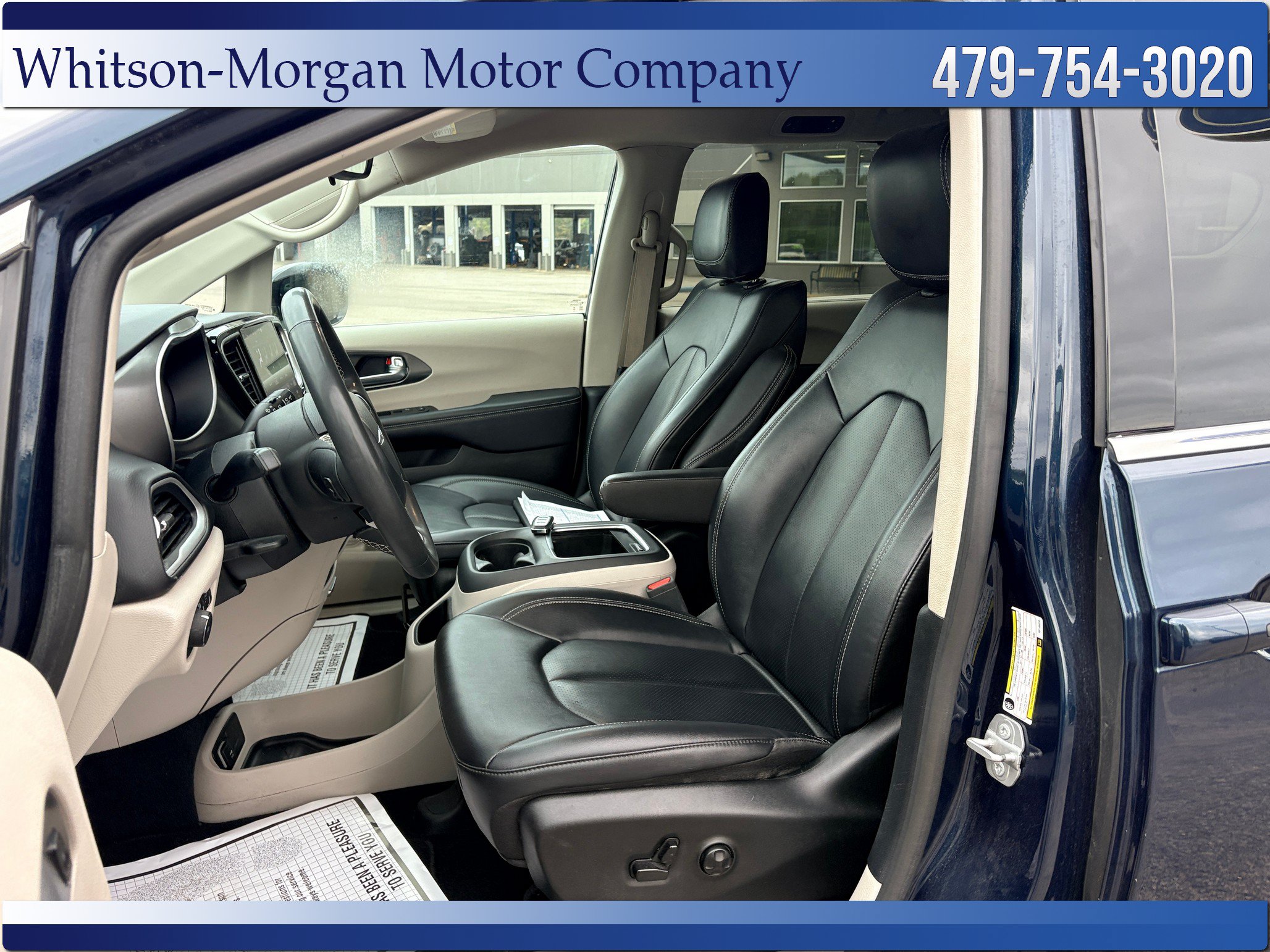 Used 2024 Chrysler Pacifica Touring-L FWD image 9
