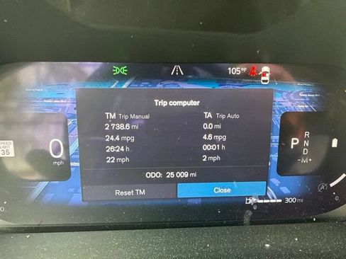 Used 2024 Volvo XC40 B5 Plus AWD/4WD image 10