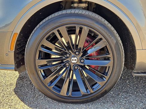 Used 2021 Bentley Bentayga Speed image 11