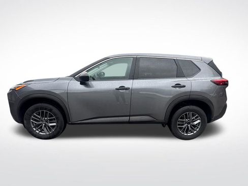 Used 2023 Nissan Rogue S image 2