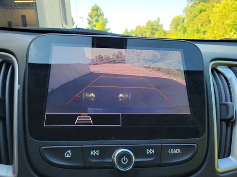 Used 2022 Chevrolet Malibu LT image 23