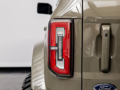 Used 2025 Ford Bronco Outer Banks AWD/4WD image 17