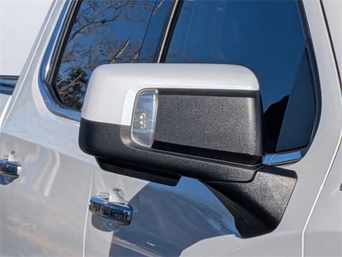 Used 2021 Chevrolet Silverado 1500 High Country w/ Technology Package image 8