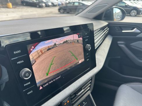 Used 2025 Volkswagen Jetta SE image 17