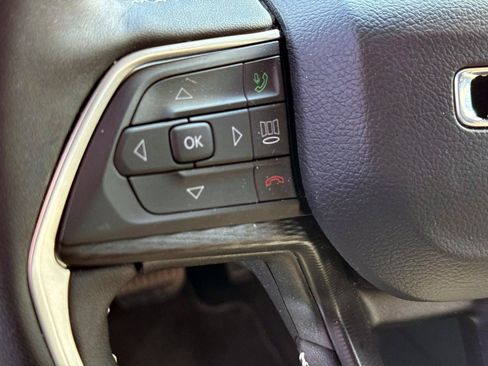Used 2025 Jeep Grand Cherokee L Altitude AWD/4WD image 9