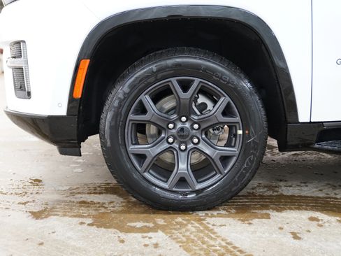 New 2026 Jeep Grand Wagoneer Limited image 16