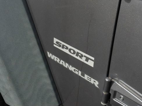 Used 2017 Jeep Wrangler Sport w/ Quick Order Package 24S AWD/4WD image 7