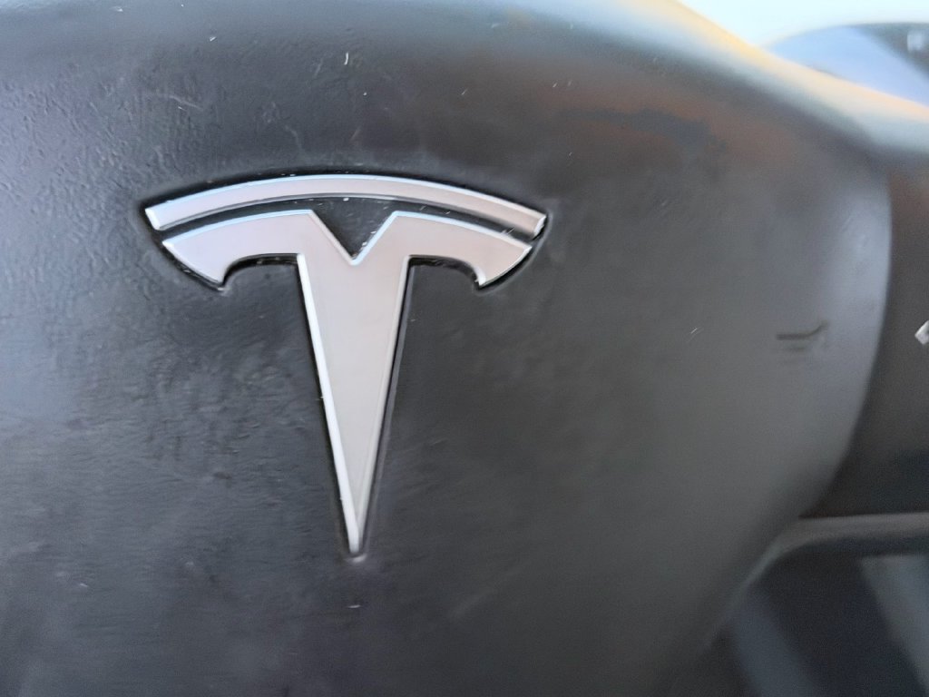 Used 2023 Tesla Model Y AWD image 22