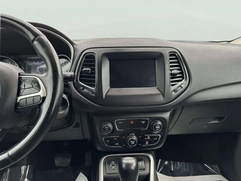 Used 2019 Jeep Compass Latitude w/ Cold Weather Group image 21