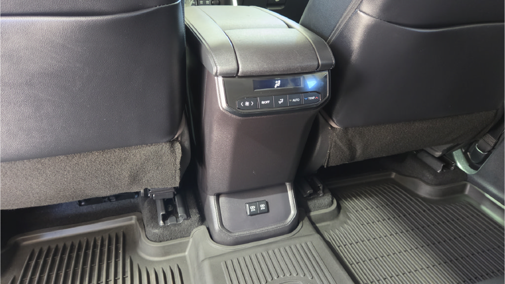 Certified 2020 Toyota Highlander XLE AWD/4WD image 34