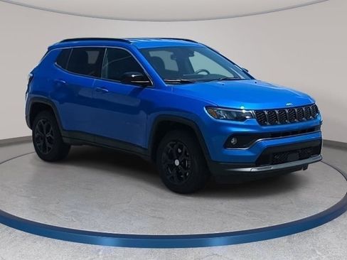Used 2024 Jeep Compass Latitude AWD/4WD image 3
