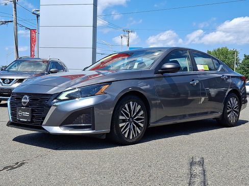 Used 2025 Nissan Altima 2.5 SV FWD image 3