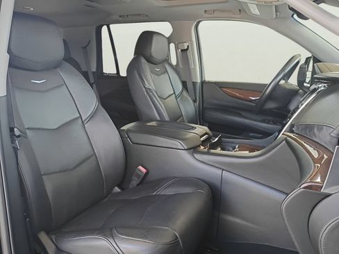 Used 2016 Cadillac Escalade Luxury AWD/4WD image 29