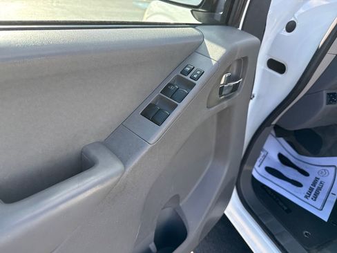 Used 2017 Nissan Frontier SV image 14