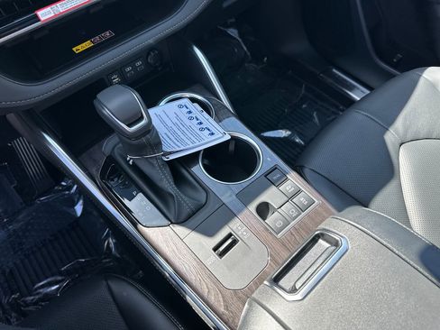 New 2026 Toyota Highlander Platinum AWD/4WD image 25