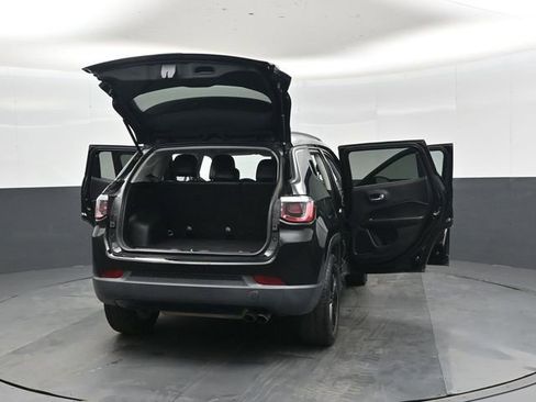Used 2018 Jeep Compass Latitude FWD image 48