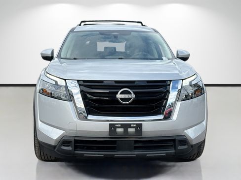 Used 2023 Nissan Pathfinder SV image 8